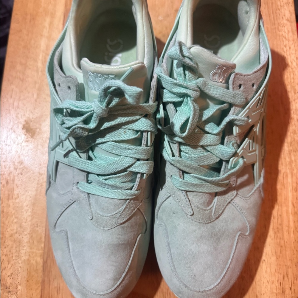 Asics Gel-Kayano Trainer Box Label in Bay/Bay